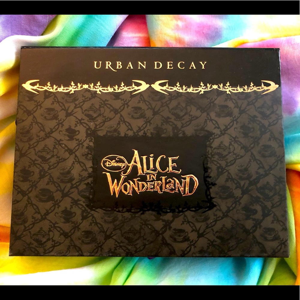 Urban Decay - Book of Shadows Alice in Wonderland